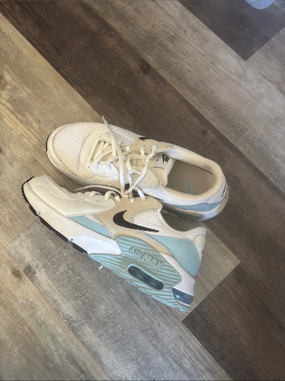 Nike Air Max Excee Women's Sneaker in White/Blue Size 8.5 - Picture 2 of 4